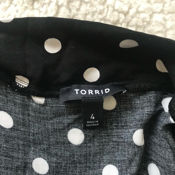 Torrid Challis Button Midi Skirt Size 4 Polka Dot Black White - Picture 2 of 6